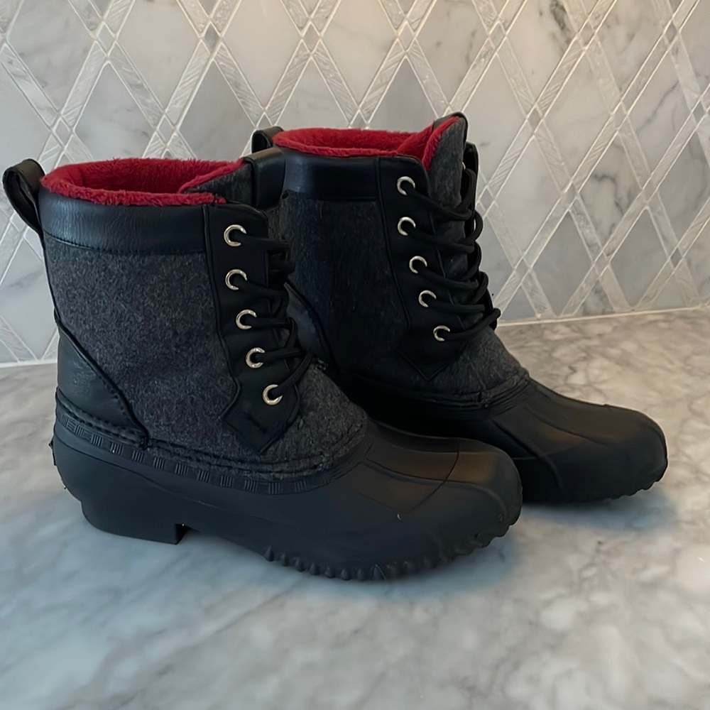 Tommy Hilfiger snow boots winter boots size 6M